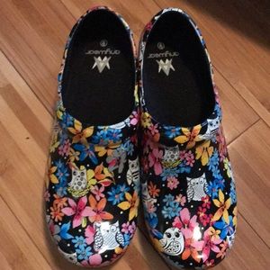 Anywear nursing shoes size 9 new